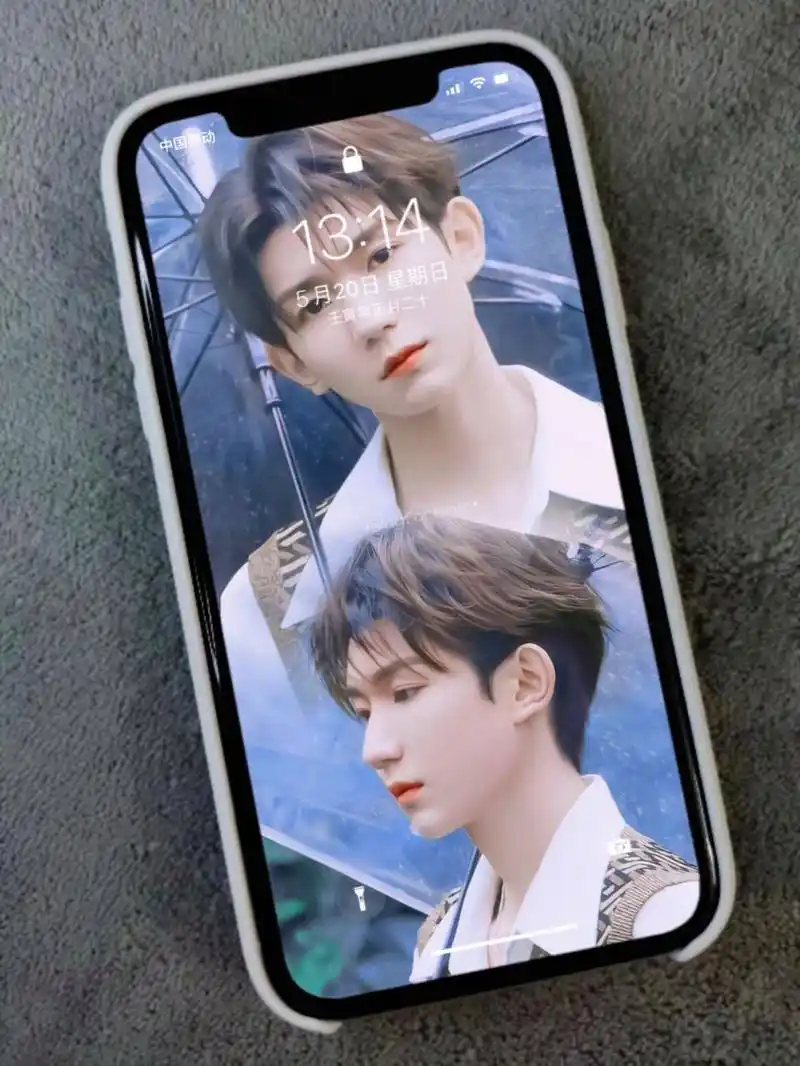 壁纸‖王源绝美侧脸杀壁纸  王源的下颚线爱了爱了