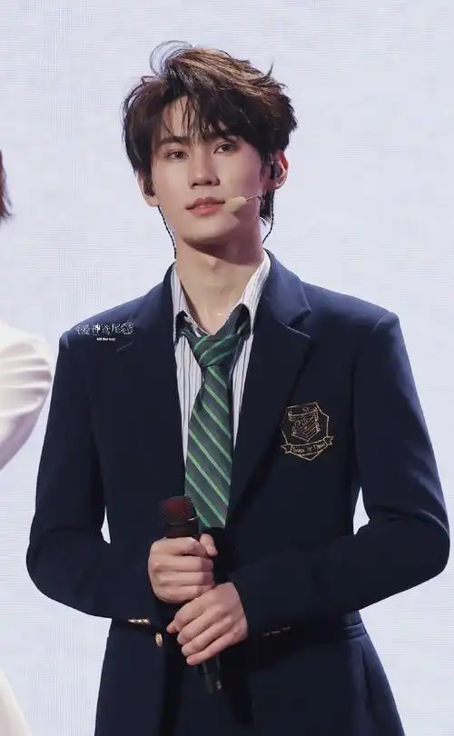 张真源奔跑吧##时代少年团叁重楼暨出道四周年演唱会