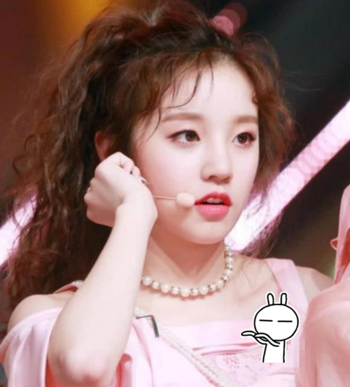 宋雨琦晒童年照,颜值遭到网友diss,圣枪哥怎么喜欢她的?