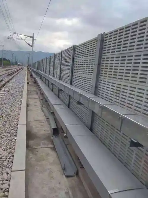 水泥板声屏障 水泥隔音屏 桥梁水泥吸声板 公路水泥隔音屏障