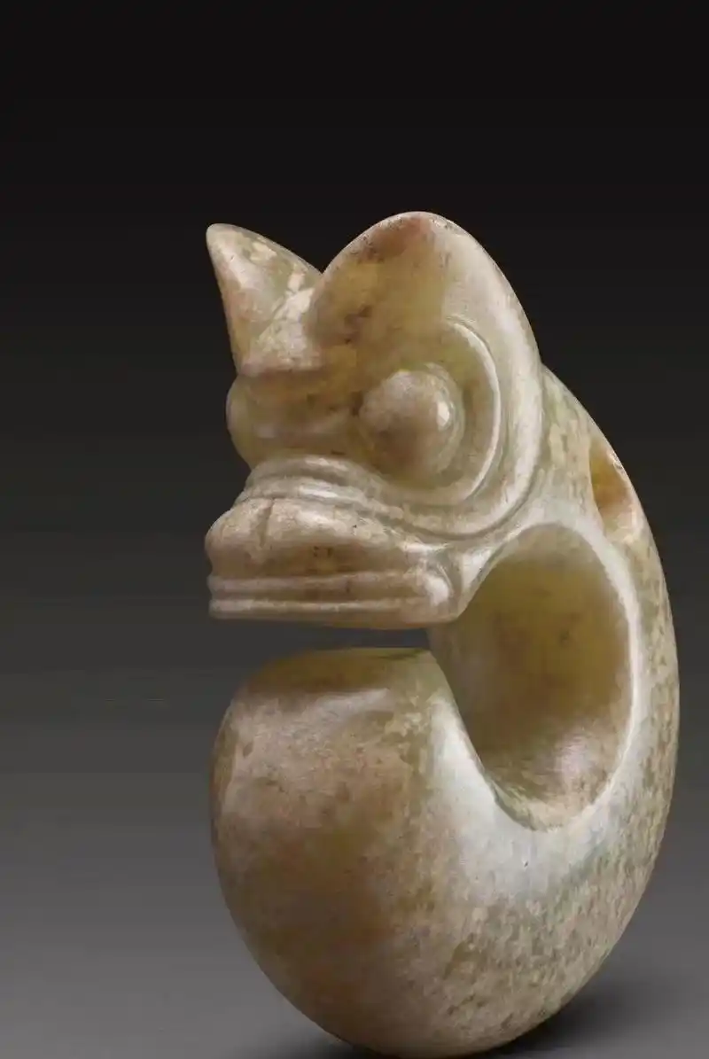 高古玉红山文化玉猪龙.#高古玉千年之美 #战汉古玉 #和田玉 - 抖音