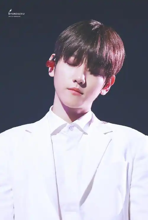 伯贤正脸训练照#边伯贤寸头正脸训练照,wuli伯贤连寸头都这么可爱呜