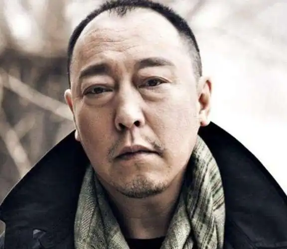 本以为苏大强像吴彦祖已经很帅了,看了他24岁的照片,迷妹心爆棚