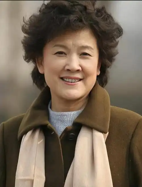 宋春丽:为工作放弃生子,61岁当母亲,幸福的背后是眼泪