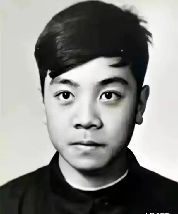 赵忠祥一生的20张珍贵照片:年轻时光,经典瞬间与真情回应