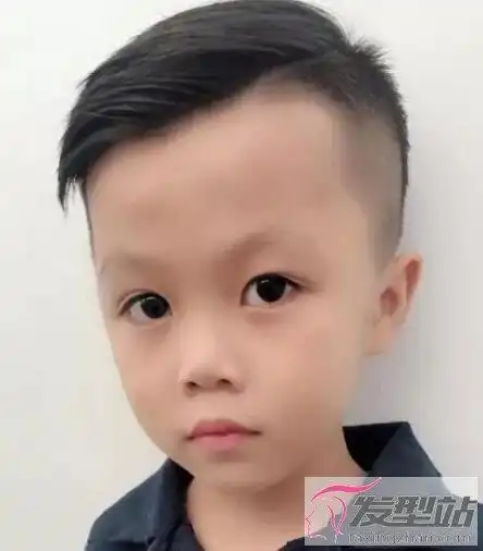男童剃鬓角短发发型酷炫利落从小帅到大
