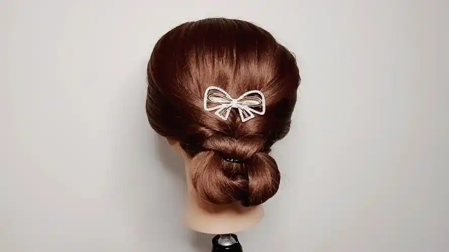 最近特别流行的低盘发简单又漂亮喜婆婆的首选发型