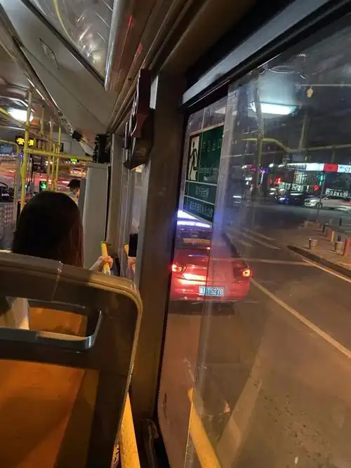 乌鲁木齐303路公交车你该火了