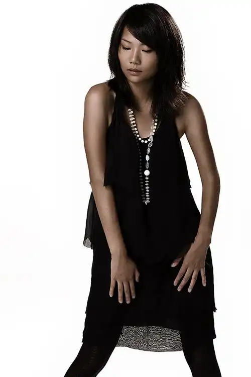 咖啡色皮肤的瑞瑞