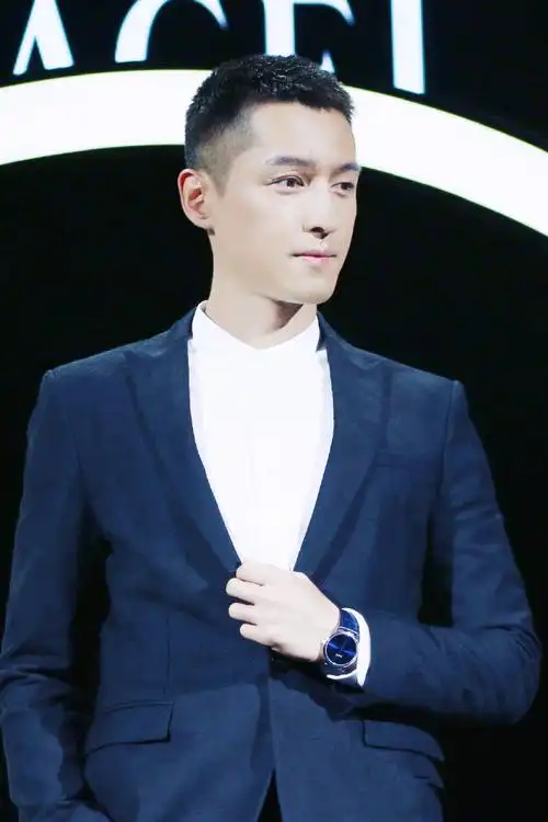 胡歌寸头亮相活动图片19