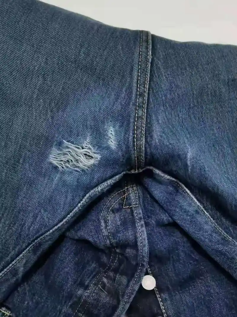 牛仔裤破洞无痕织补案例分享 喜欢穿牛仔裤90的朋友们最常见的问题