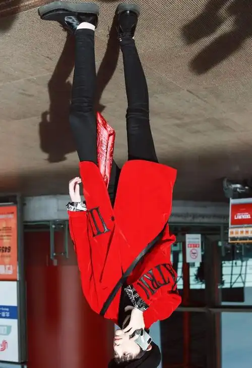 上一秒还在感慨李斯丹妮帅到雌雄难辨一看到她的腿却不敢认了