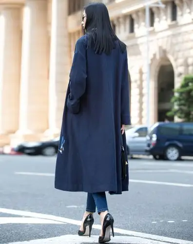 墨蓝翻领长款毛呢外套