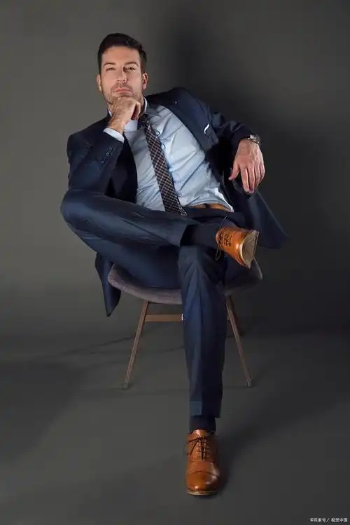 常跷二郎腿是一种不健康的坐姿