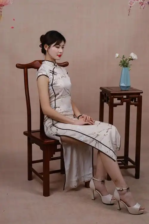 《穿旗袍女人的魅力》.出镜:晓垄.摄影制作:弄潮.