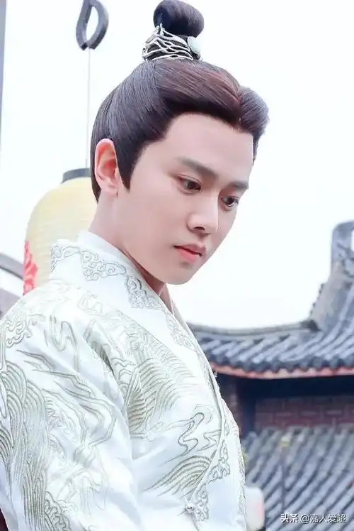 哪些男演员扮古装很惊艳请列举十位