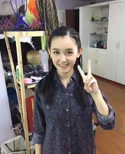 有着小戏骨之称的童星蒋依依近照如今已成美少女