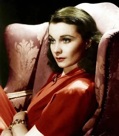 乱世佳人的费雯丽穿衣华丽又经典网友每套都在审美点上