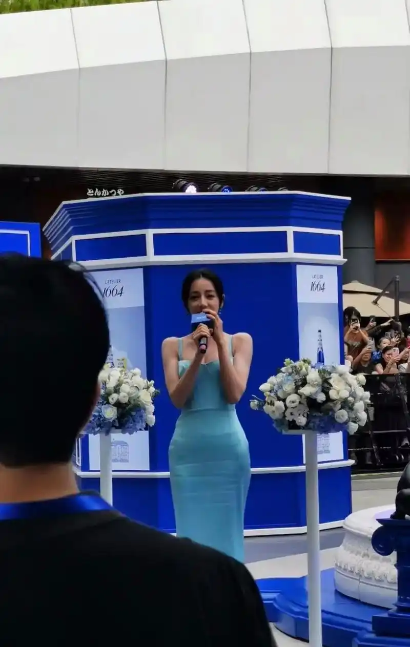 迪丽热巴福田coco现场图 女顶流真的太美了!