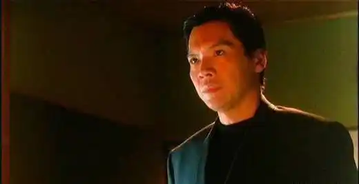 69岁向华强霸气出巡老婆陪伴买西装被赞赌神龙五气质不变