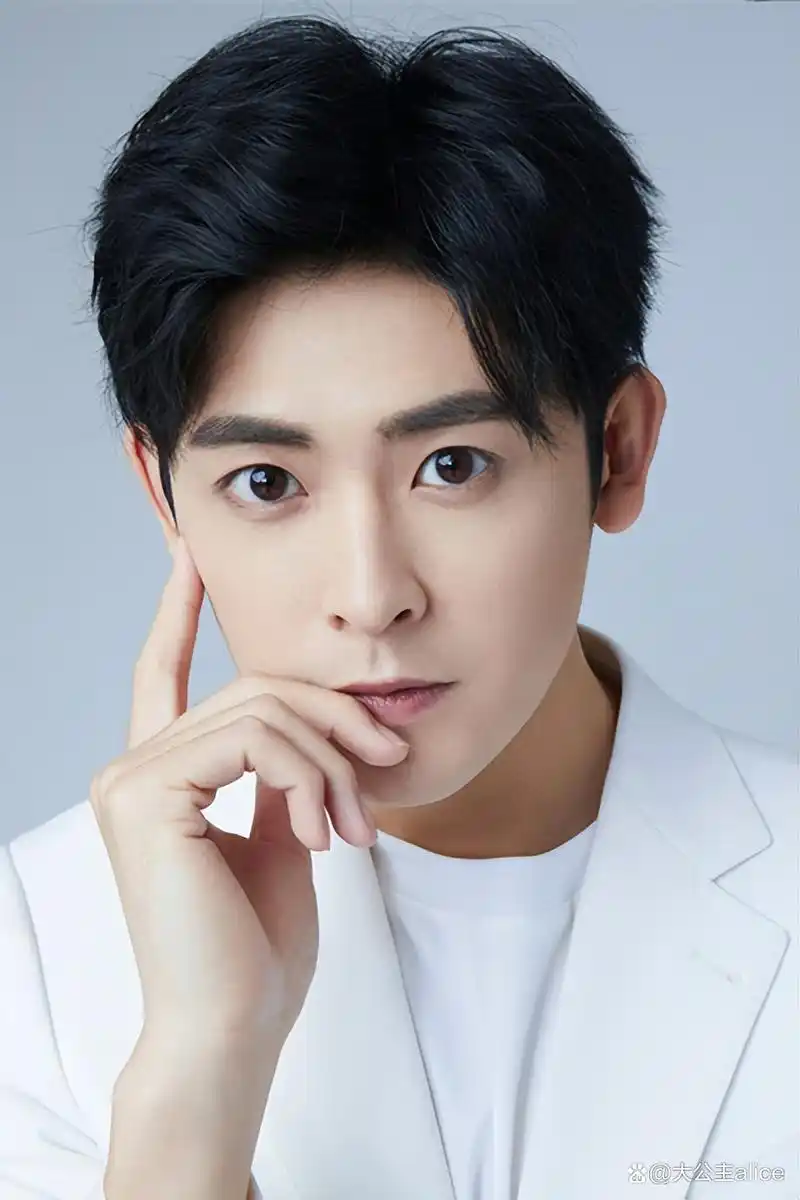 合作杨紫成毅没红的李欣泽,今凭借唐莲一角被李宏毅成功带出圈