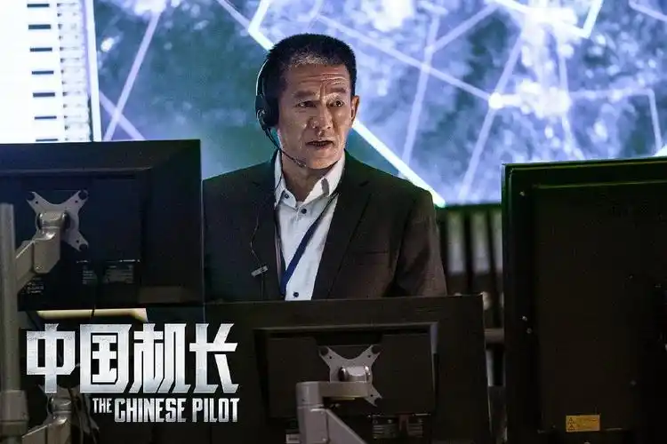 电影《中国机长》曝光全新剧照,实力演员集体出镜