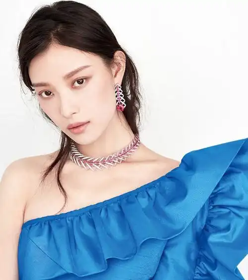 倪妮最新时尚大片 佩戴蒂芙尼珠宝展现优雅魅力