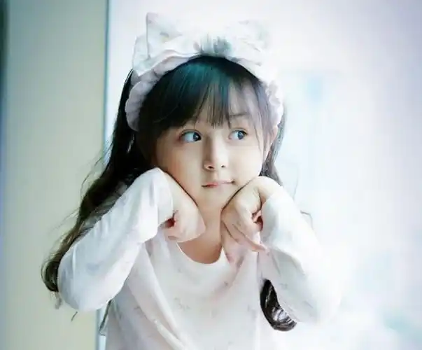 圈粉无数的小芈月长大了,脸蛋精致明星范十足,大眼睛十分有灵气