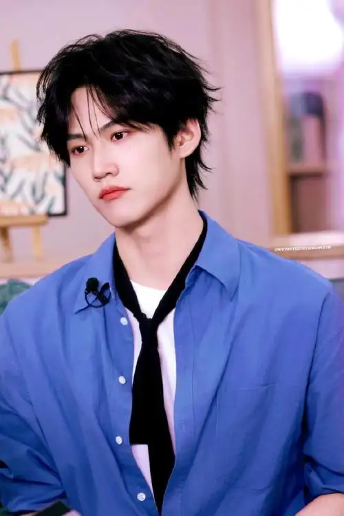 感觉适合当壁纸头像第二组-第一组:我有一朵溢出的云#周柯宇#