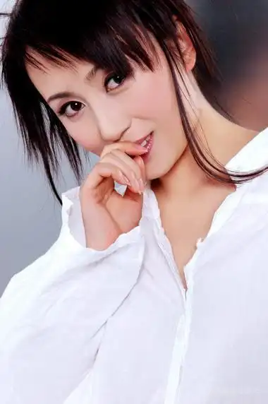 《大话紫竹园》主演-马丽饰流水