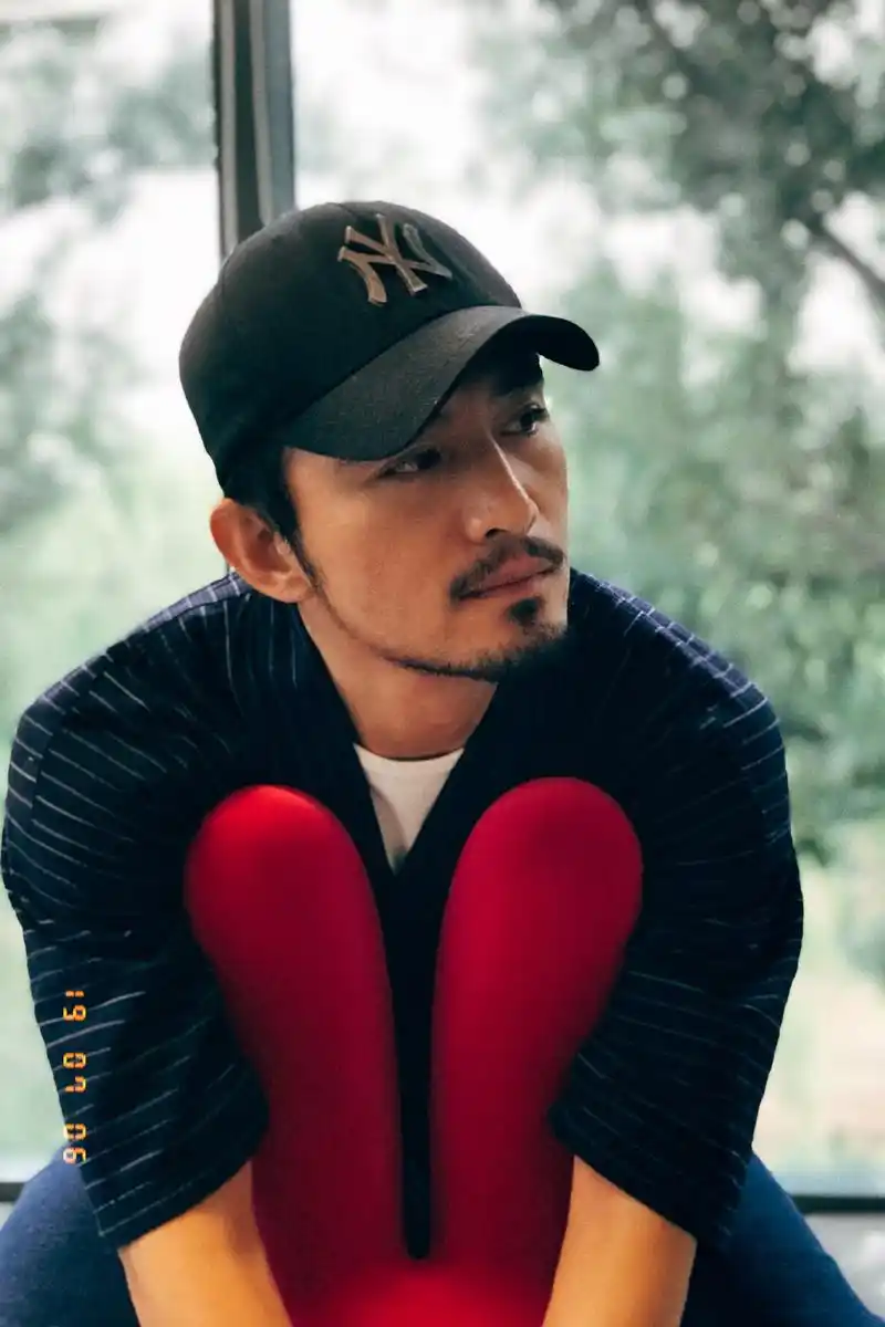 我还要越来越真实地去面对生活,坦然地面对自己.我不圆滑,更讨厌献媚.