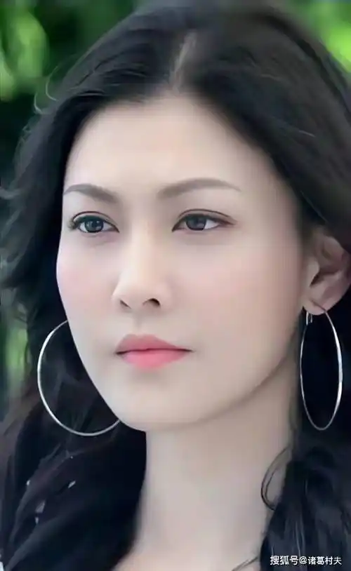 狠性感很有韵味!《回家的诱惑》女主,李彩桦写真赏