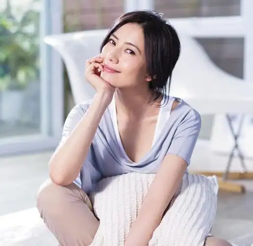 高圆圆拍广告展现自然健康美 分享名字由来