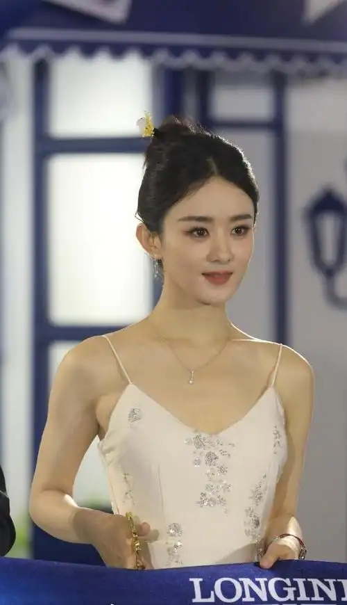 被赵丽颖惊艳到了比20岁还像20岁哪里像生过娃的样子