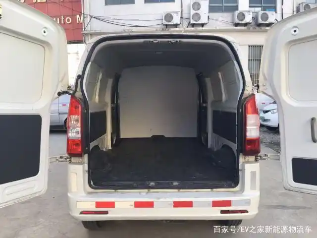 还在买汽油版的面包车 不如了解一下新能源电动面包车