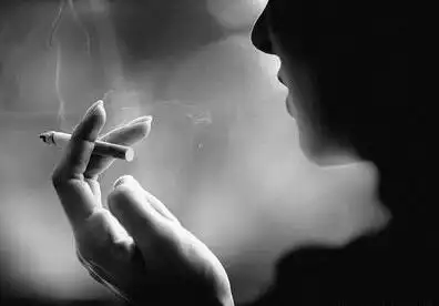 好吧,当我没说,把我刚才的话作废好吧弹幕: 抽烟?