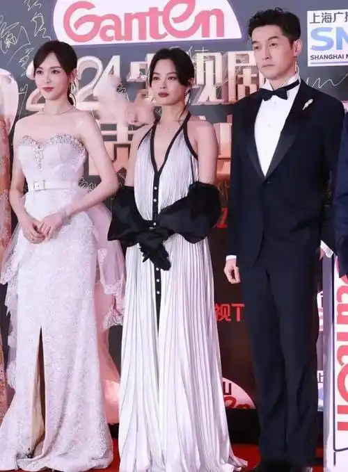 原创品质盛典红毯关晓彤发福脸肿钟楚曦龚俊比心李沁唐嫣状态佳