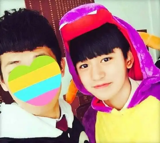 黄旭熙旧照全是中二画风nono万粉ins小网红当然不缺帅照啊