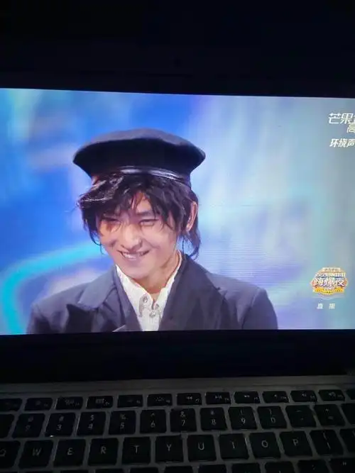 原创杨洋无修图丑照被扒撞脸发福朱孝天芒果台的死亡打光简直灾难