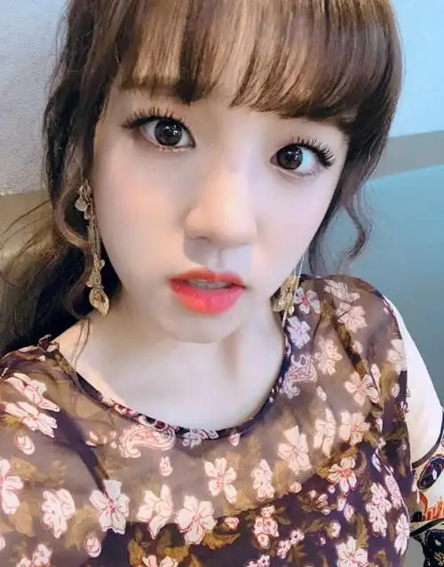 宋雨琦图片 宋雨琦可爱呆萌自拍照