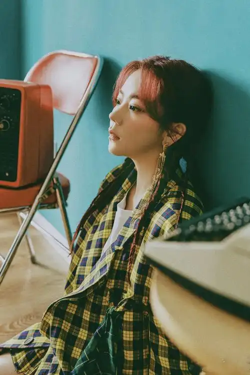 简介:紫宁清新俏丽写真图片,分享一组张紫宁图片给大家,图中的明星