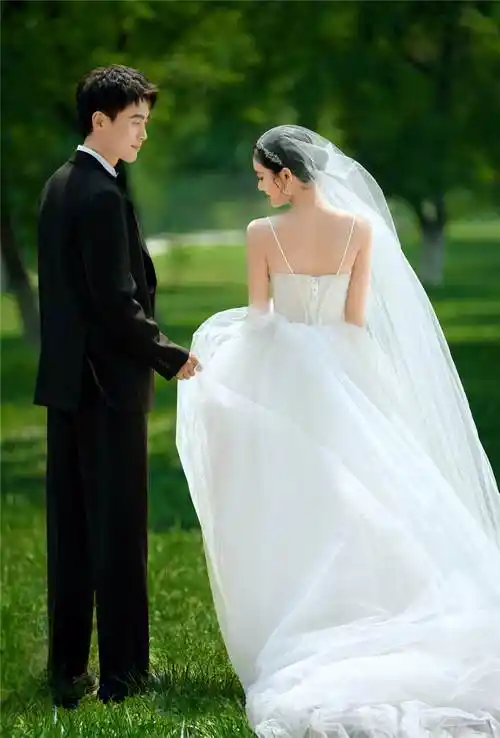 超浪漫.草坪婚礼仪式感婚纱照