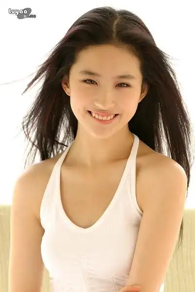 爱死刘亦菲少女时期的颜,那种青春的朝气,清纯的.