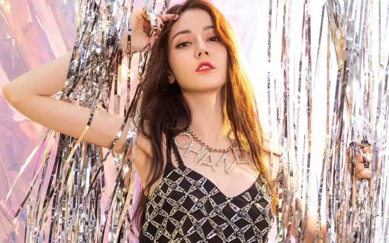 迪丽热巴性感图片-美女壁纸-高清美女图片-第10图-娟娟壁纸