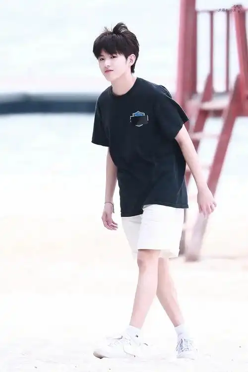 来看小学时的校草井汲大翔君