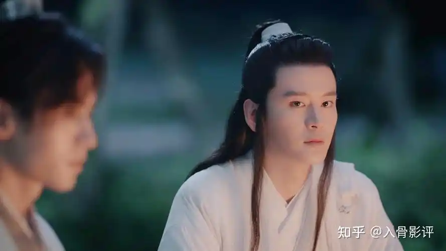 然后有意思的是,在和叶白衣说话的时候,温客行称周子舒为"庄主大人"