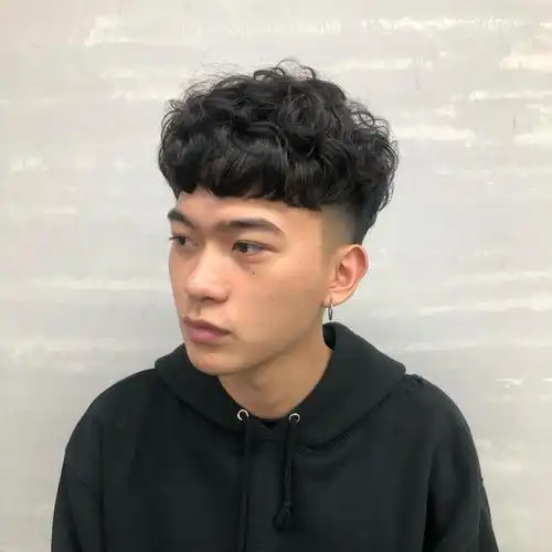 男生短发精神帅气发型 复古锅盖头摆脱大叔味