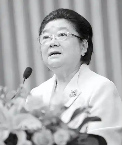 她是新中国第一位女省长,成功带领江苏省致富,88岁仍坚守岗位