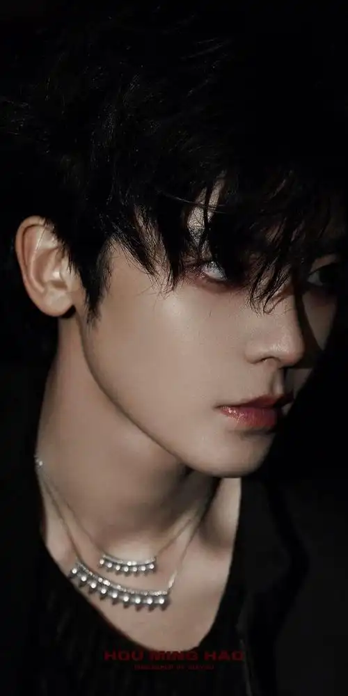 侯明昊allblack烟熏造型