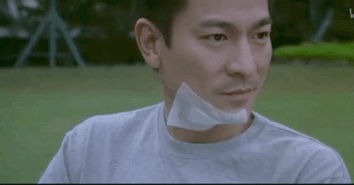 刘德华是偶像出道,早期演的角色,都很符合他的外形,又帅又酷.